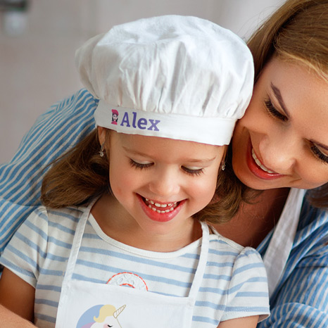 Delantal de niño y niña personalizado con dibujos de niños cocineros